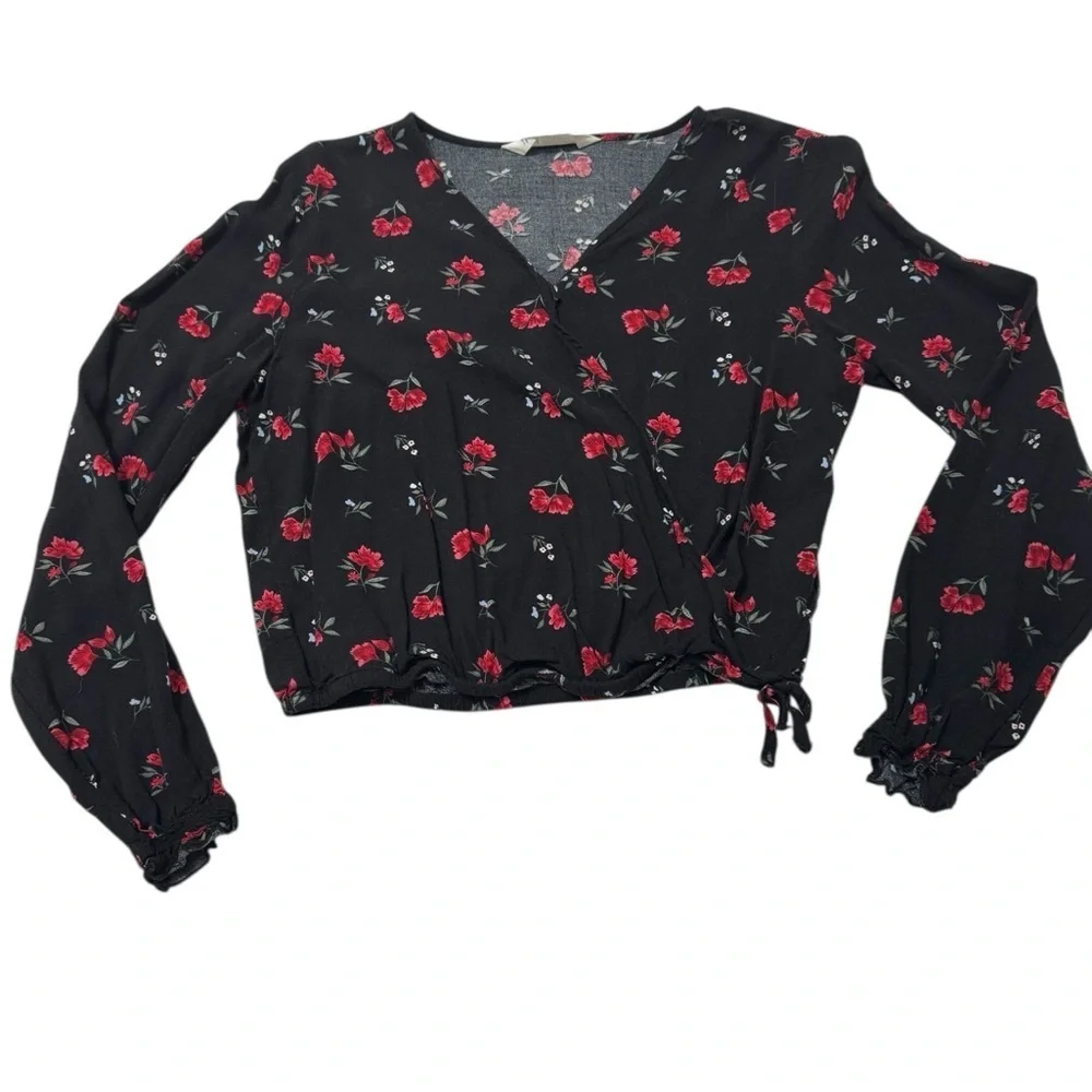 2/15 Black with red flowers V-neck long sleeve top